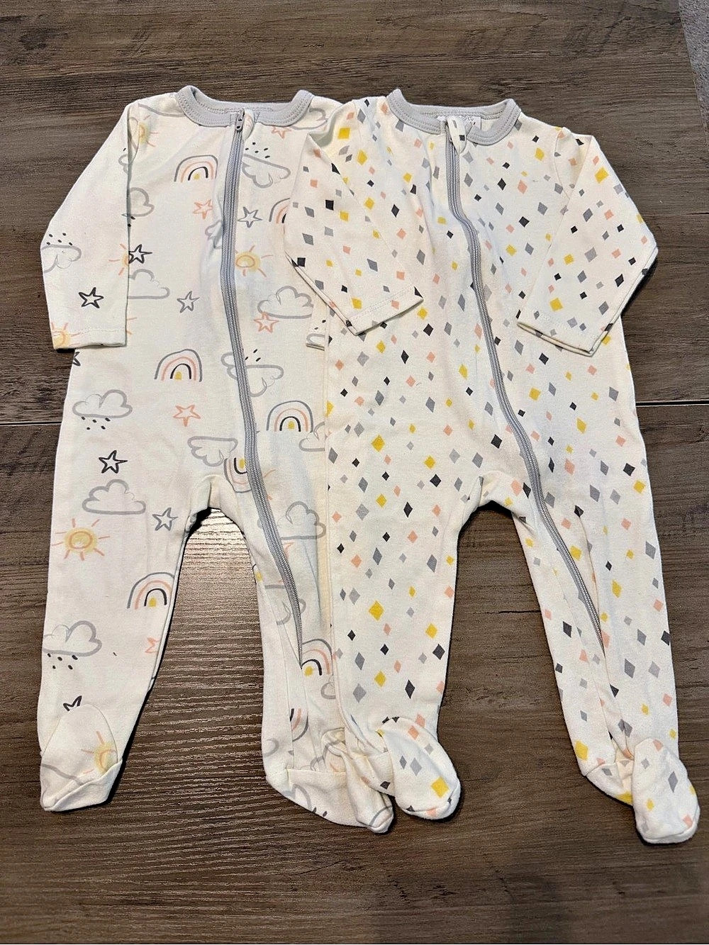 SuperStar Baby 6–9M 2-Piece Footed Sleeper Bundle – Rainbow & Geometric